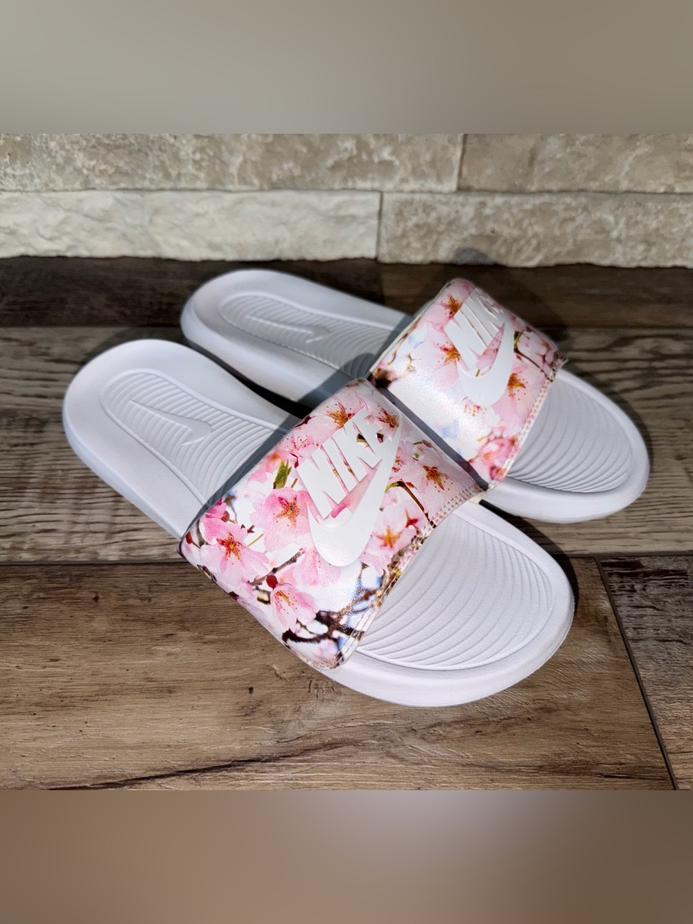 Nike Women's Victori One Sakura Print Sandals Size 8